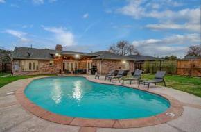 Rustic Modern Escape - 4BD-2BA with Pool & Patio